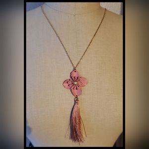 TORRID☆Gold-tone & Pink Flower Tassel Pendant Necklace